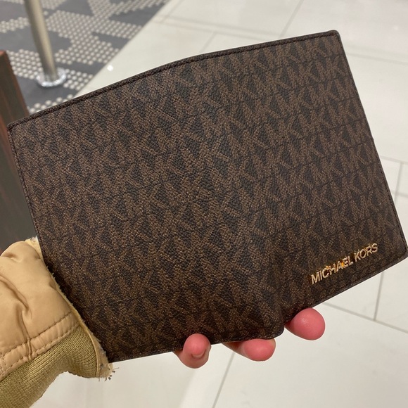 PASSPORT HOLDER🤎 - Picture 4 of 6